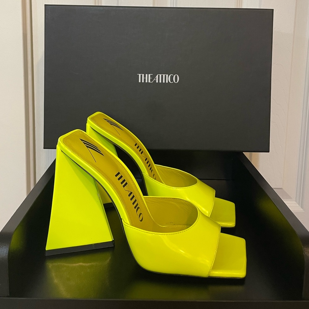 The Attico Devon Slide in Neon Fluo Yellow
